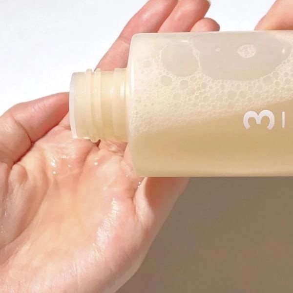 Numbuzin No.3 Super Glowing Essence Toner – veido toneris 1